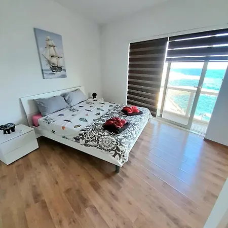 Front Seaview Bedrom * Sliema